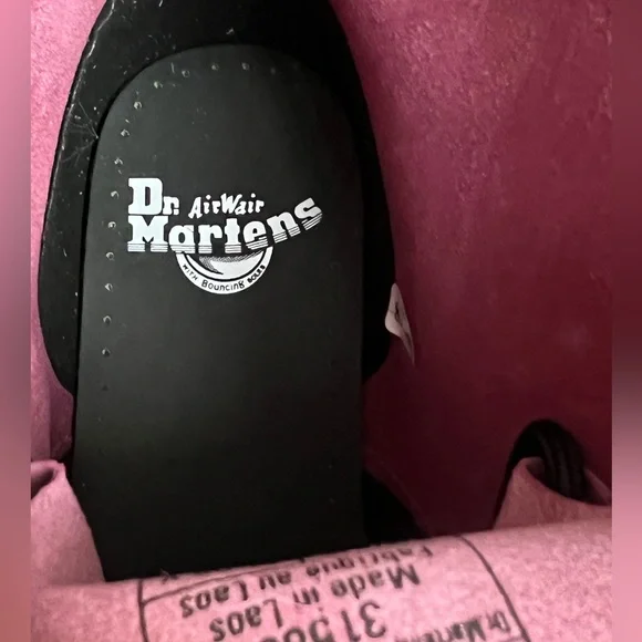 NWT 1460 8 EYE DR. MARTENS MUTED PURPLE SMOOTH LEATHER BOOTS 9
